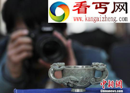 兰州发现明代肃王家族墓 墓藏稀世青玉双螭耳杯
